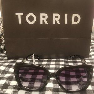 NWT TORRID SQUARE SUNGLASSES